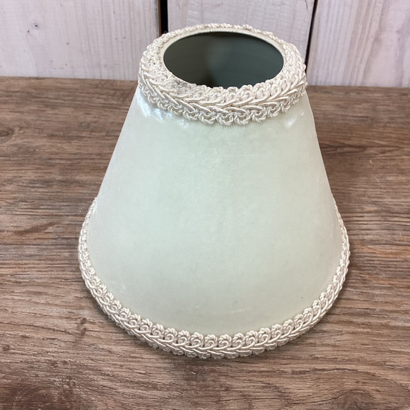 PartyLite Grand Paragon Tealight Lamp with Metal Ivory Velvet Shade - Picture 6 of 12